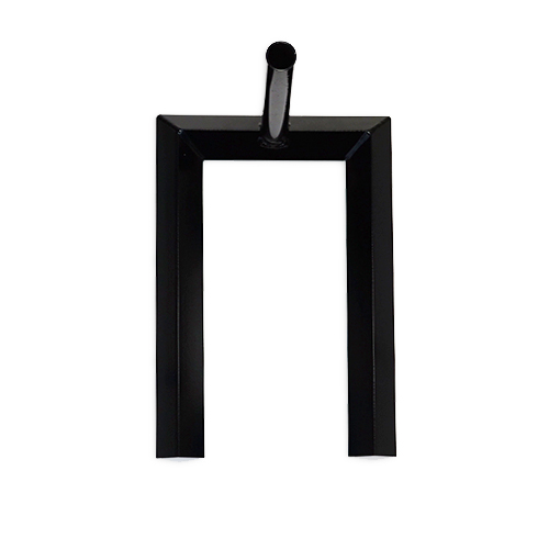 Pied autocal en métal noir en forme de U inversé avec un axe vertical de fixation pour mât de drapeau, isolé sur fond blanc.